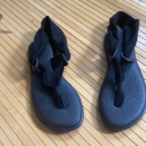 Black ankle wrap sanuk yoga mat sandals